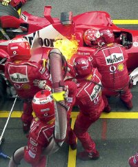 Fuoco ai box Ferrari